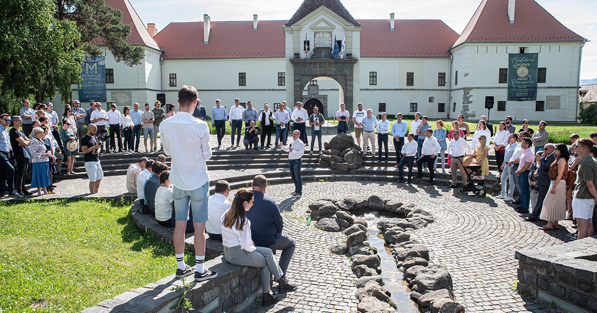 A Mikó-vár előtti téren zárta kampányát a csíkszeredai RMDSZ